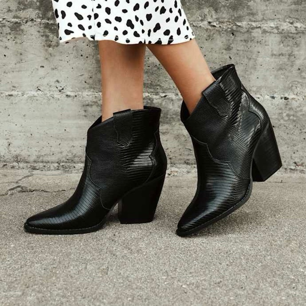Chinese Laundry Black Bonnie Booties - Picture 5 of 12